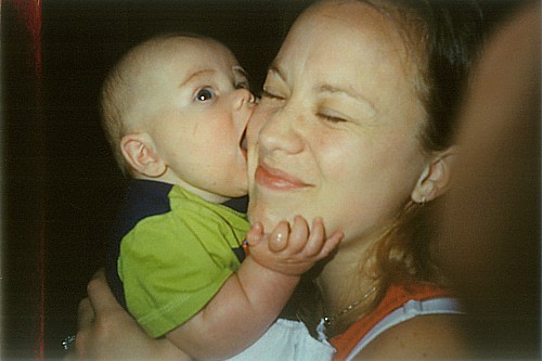 06-08-03-matthew-mommys-face.jpg